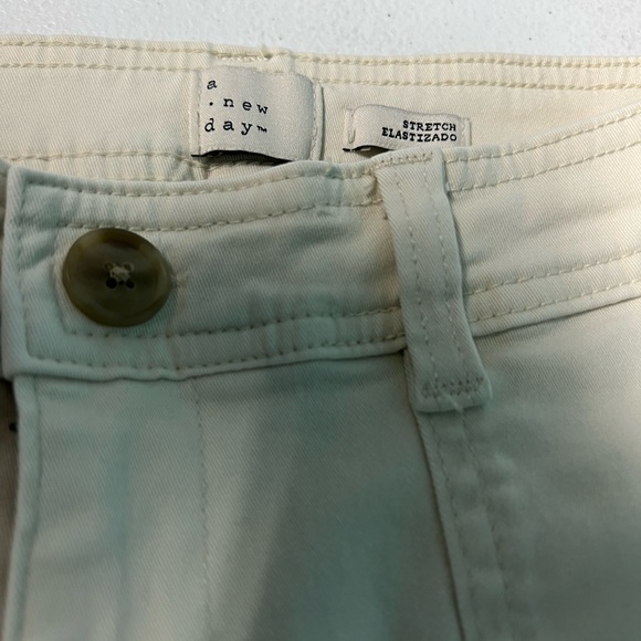 a new day women's Light Cream capri style Chinos size 6 - Picture 2 of 5